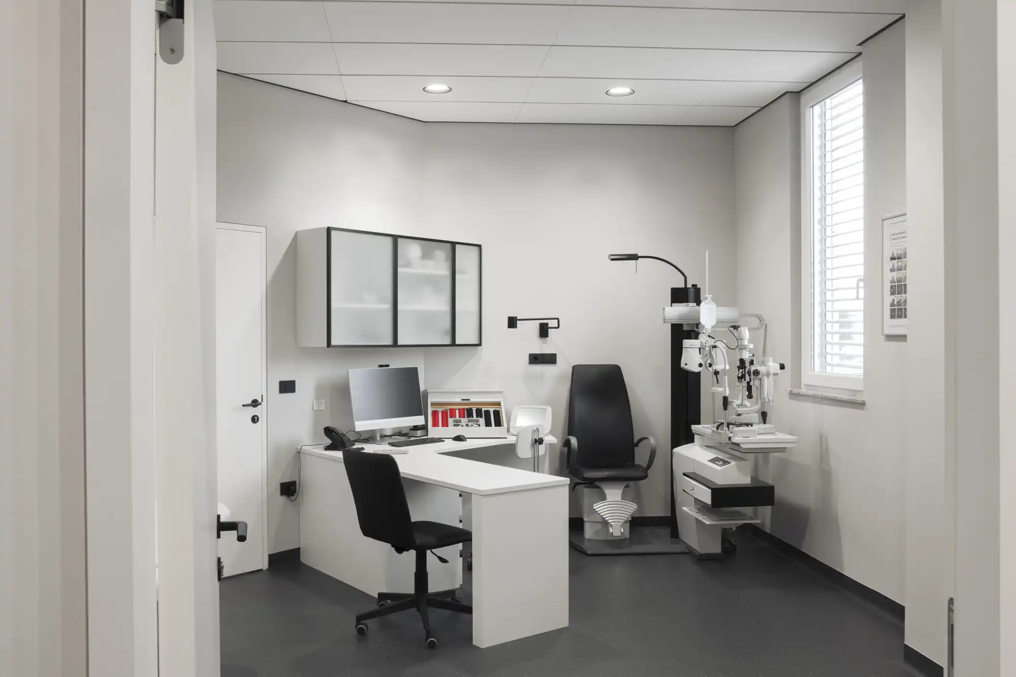 Modern diagnostic technology in the examination room
