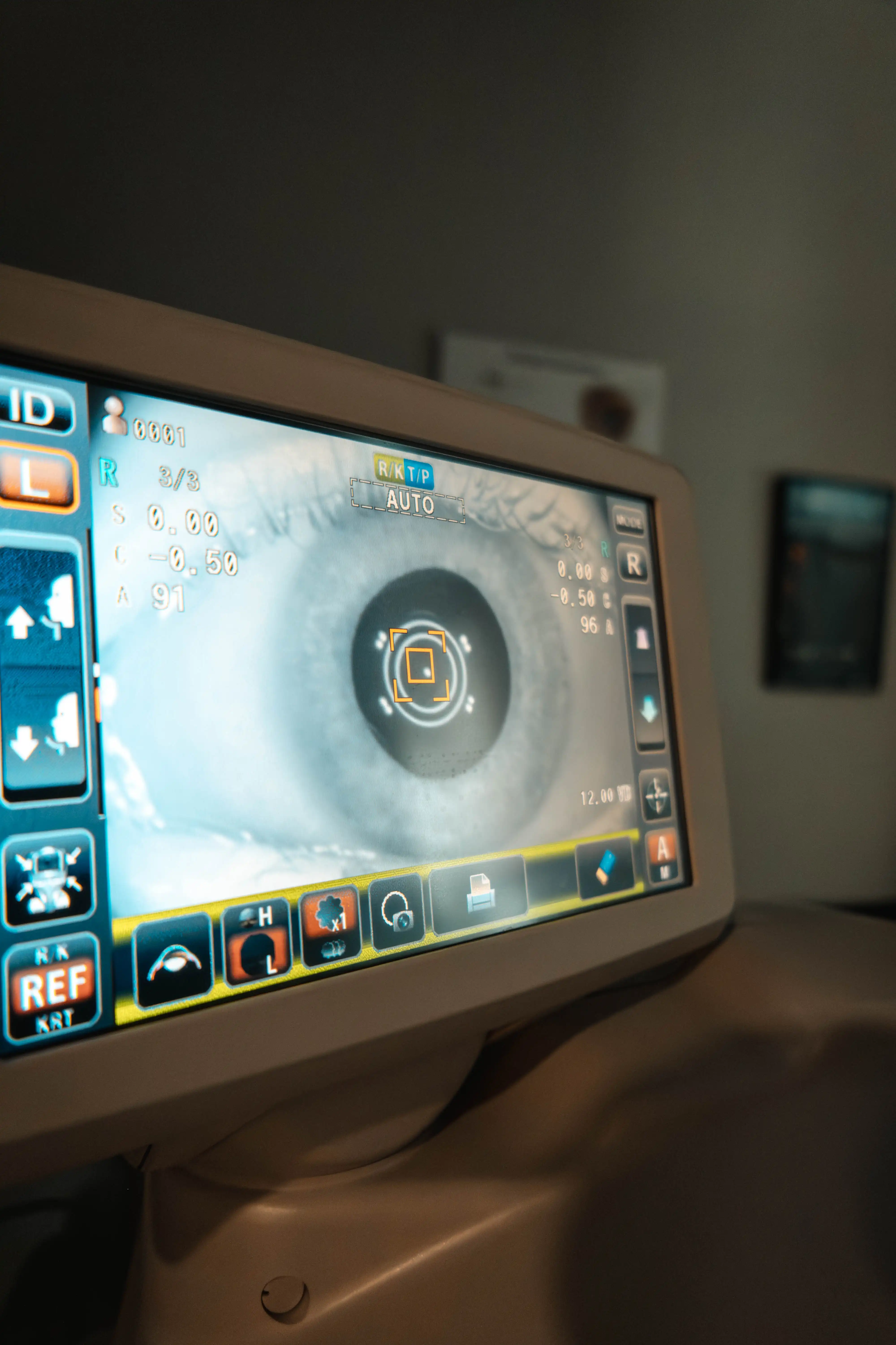 Patient consultation with an ophthalmologist